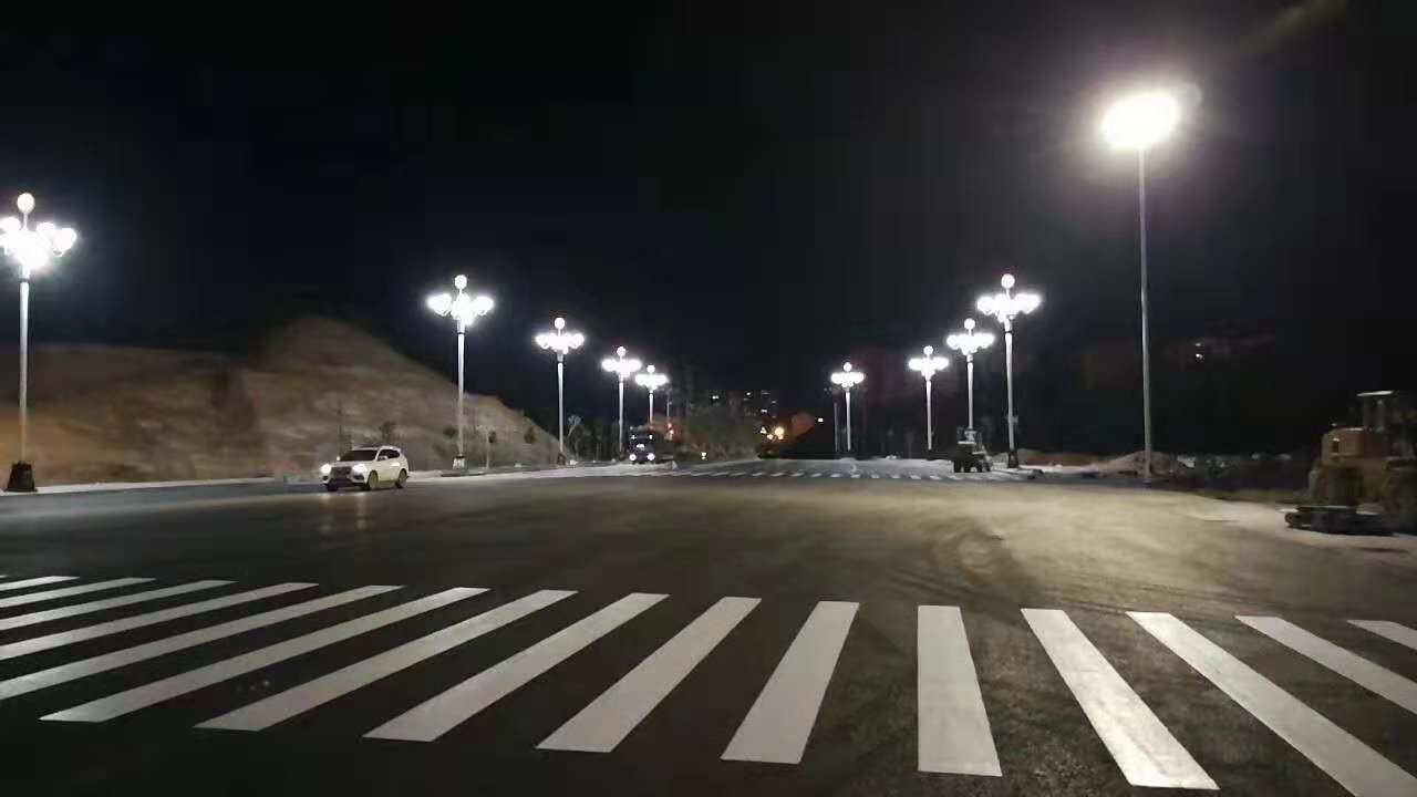 广西大化瑶族自治县迎宾大道路灯照明